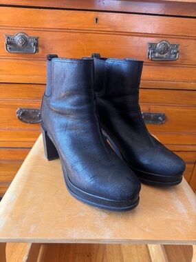 Sorel Black Leather Block Heel Ankle Boots